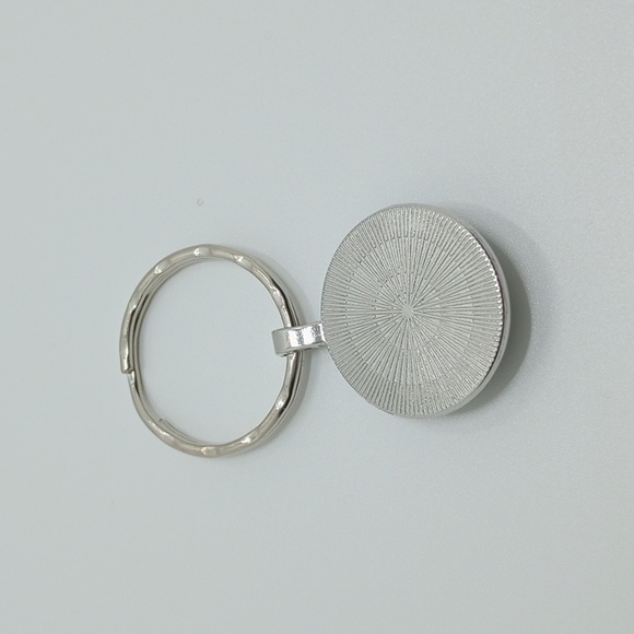 Round Cross Scripture keychain - Picture 3 of 4